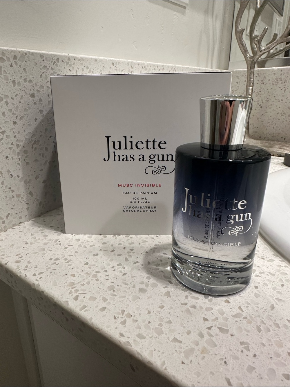 Juliette Has a Gn - Musc Invisible